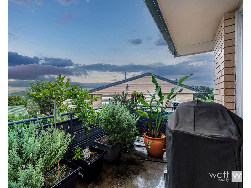 16 Finch Street, Stafford Heights QLD 4053