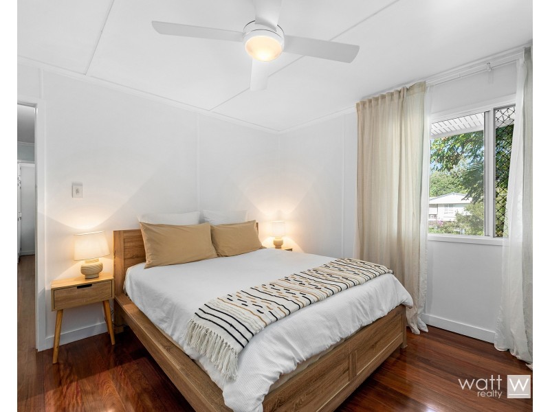 20 Deerdale Street, Stafford Heights QLD 4053