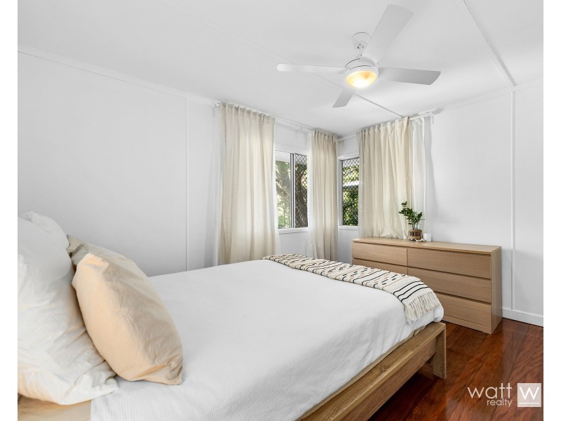 20 Deerdale Street, Stafford Heights QLD 4053