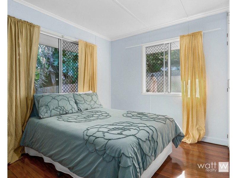 20 Deerdale Street, Stafford Heights QLD 4053