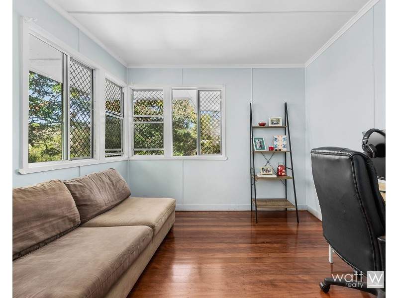 20 Deerdale Street, Stafford Heights QLD 4053