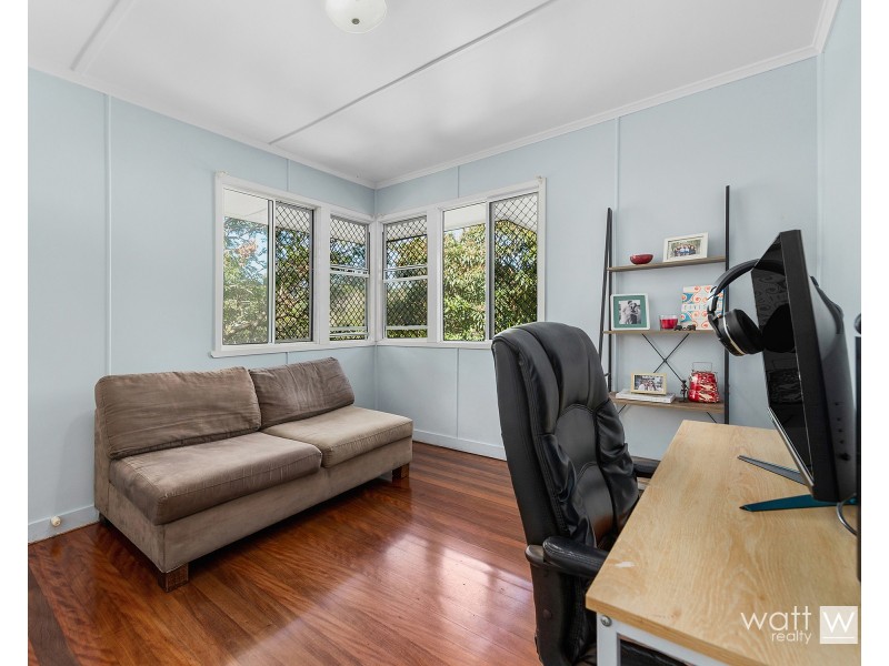 20 Deerdale Street, Stafford Heights QLD 4053