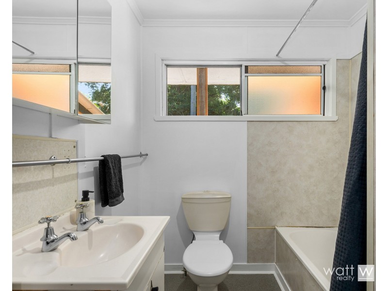 20 Deerdale Street, Stafford Heights QLD 4053