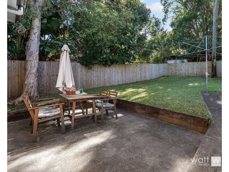 20 Deerdale Street, Stafford Heights QLD 4053