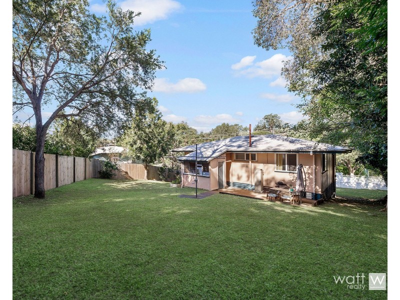 20 Deerdale Street, Stafford Heights QLD 4053