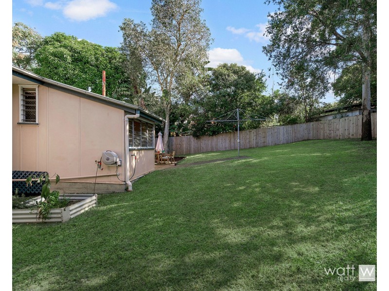 20 Deerdale Street, Stafford Heights QLD 4053