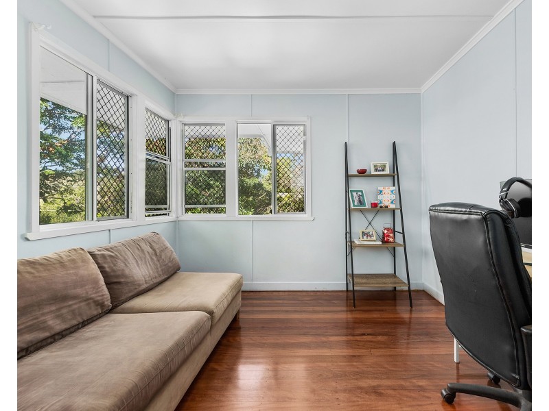 20 Deerdale Street, Stafford Heights QLD 4053