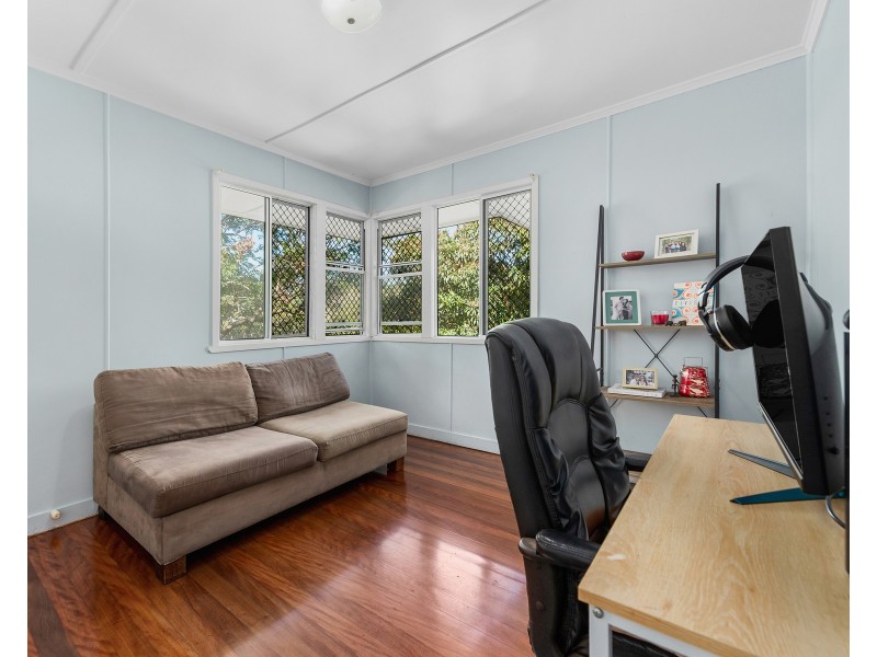 20 Deerdale Street, Stafford Heights QLD 4053