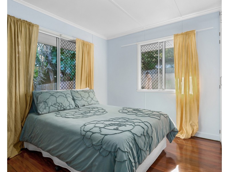 20 Deerdale Street, Stafford Heights QLD 4053