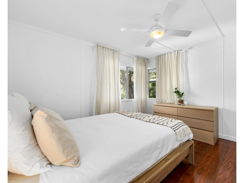 20 Deerdale Street, Stafford Heights QLD 4053