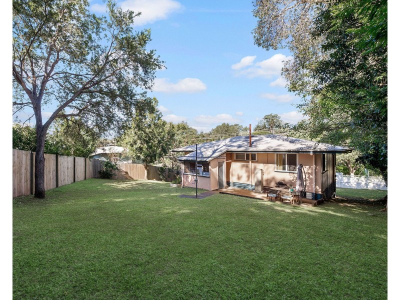 20 Deerdale Street, Stafford Heights QLD 4053