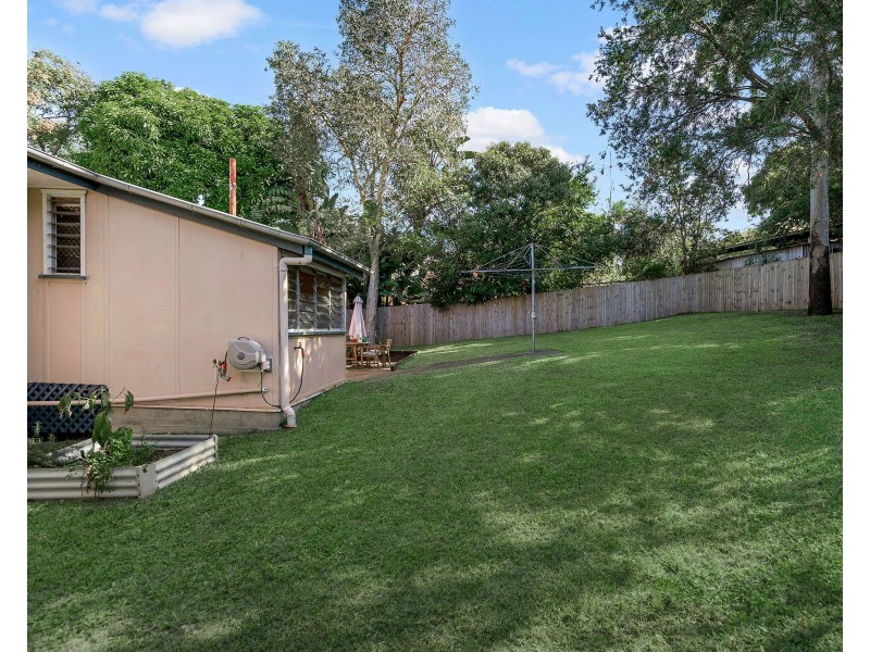 20 Deerdale Street, Stafford Heights QLD 4053