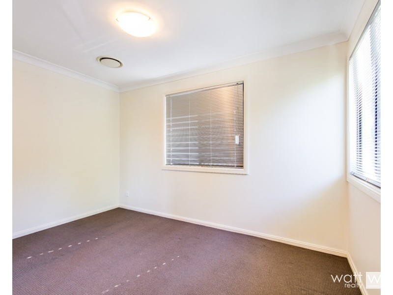 2/15 Curwen Tce, Chermside QLD 4032