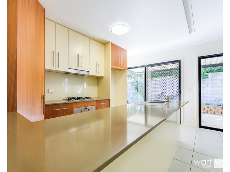 2/15 Curwen Tce, Chermside QLD 4032