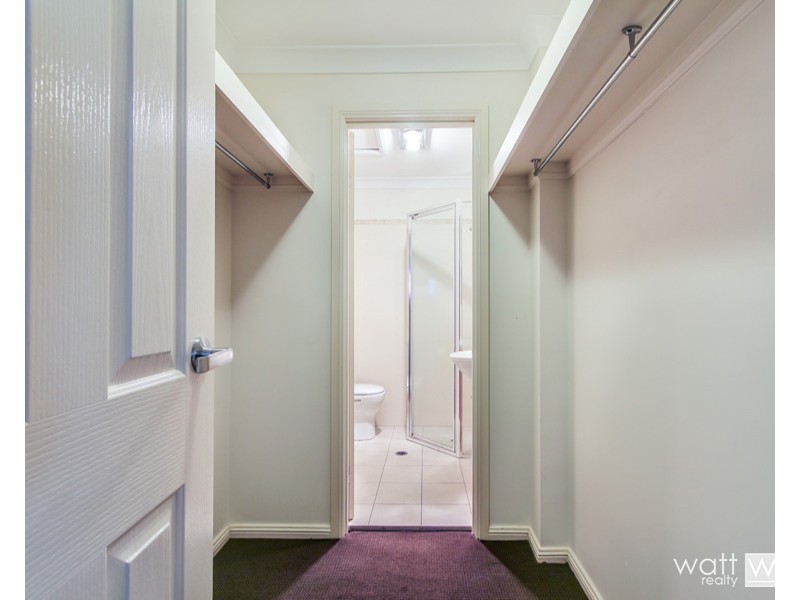2/15 Curwen Tce, Chermside QLD 4032