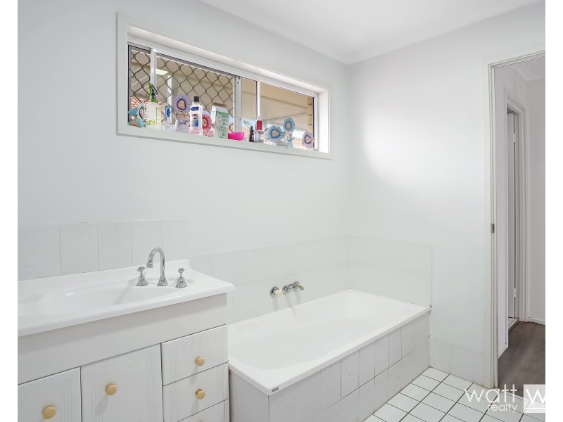 5 Pine Tree Close, Fitzgibbon QLD 4018