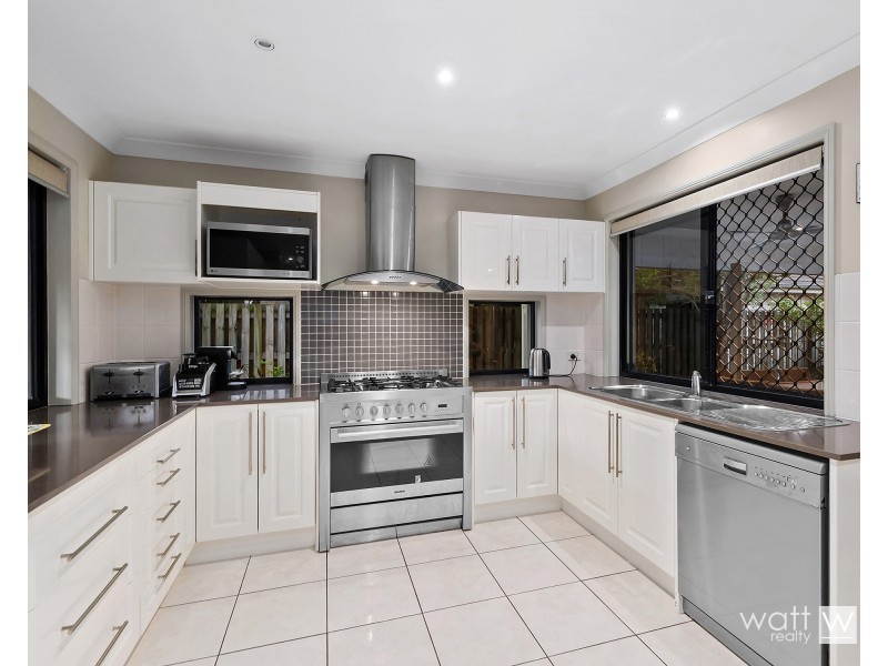 18 Petrie Crescent, Aspley QLD 4034