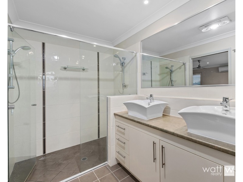 18 Petrie Crescent, Aspley QLD 4034