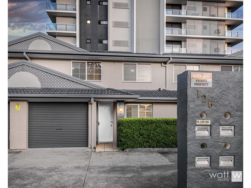 2/125 Farnell Street, Chermside QLD 4032