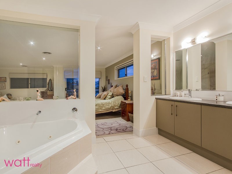 Eatons Hill QLD 4037