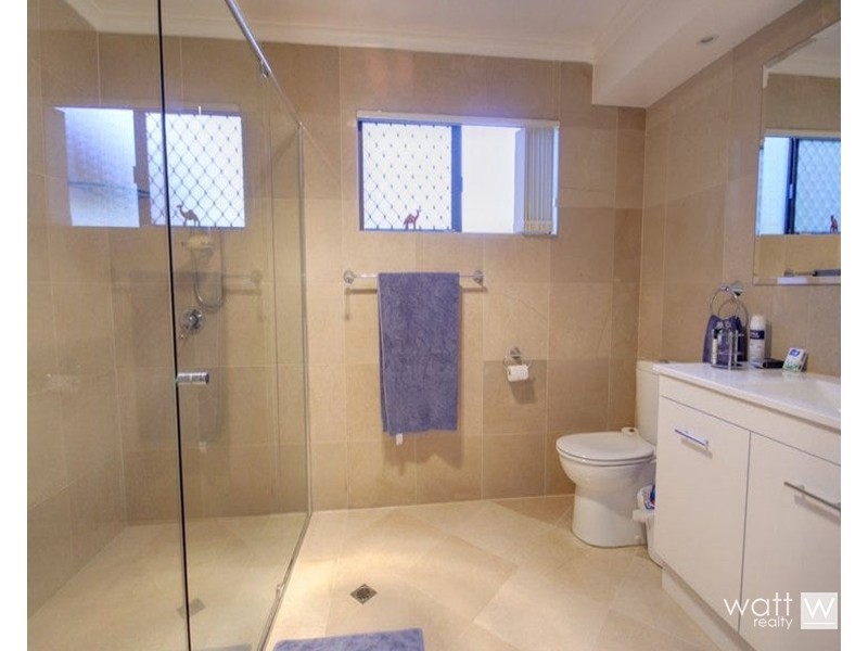 42 Ashley Road, Chermside West QLD 4032