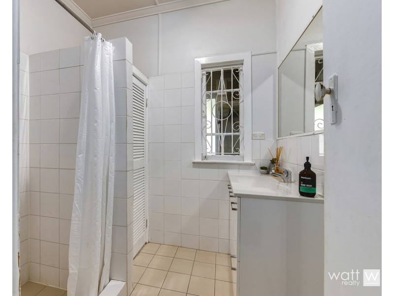 35 The Promenade, Camp Hill QLD 4152