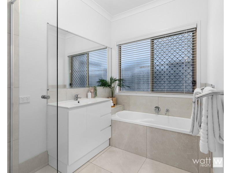 13 Petrie Crescent, Aspley QLD 4034