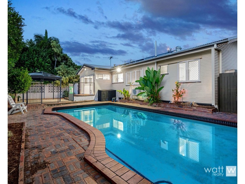 16 Cranbourne Street, Chermside West QLD 4032