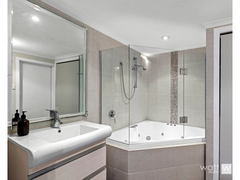 6 Hutton Road, Aspley QLD 4034