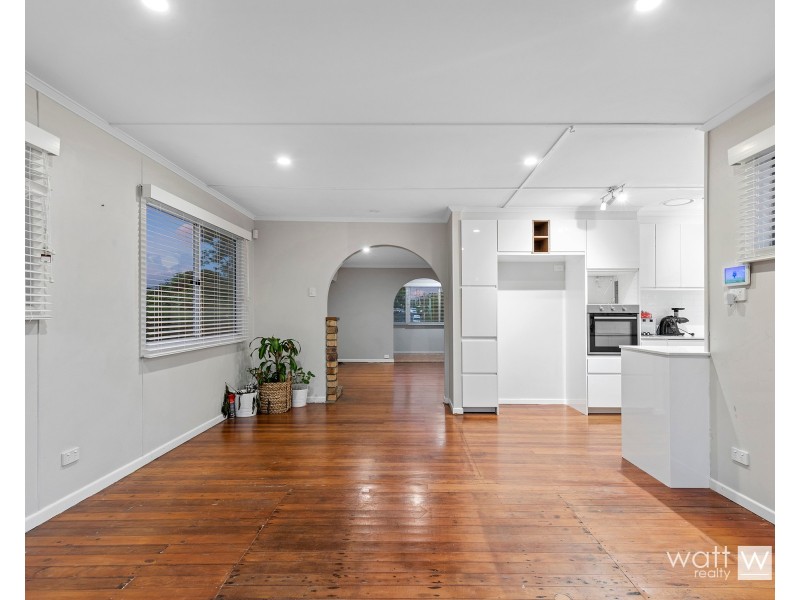 16 Cranbourne Street, Chermside West QLD 4032
