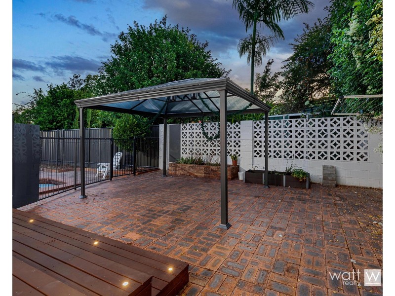 16 Cranbourne Street, Chermside West QLD 4032