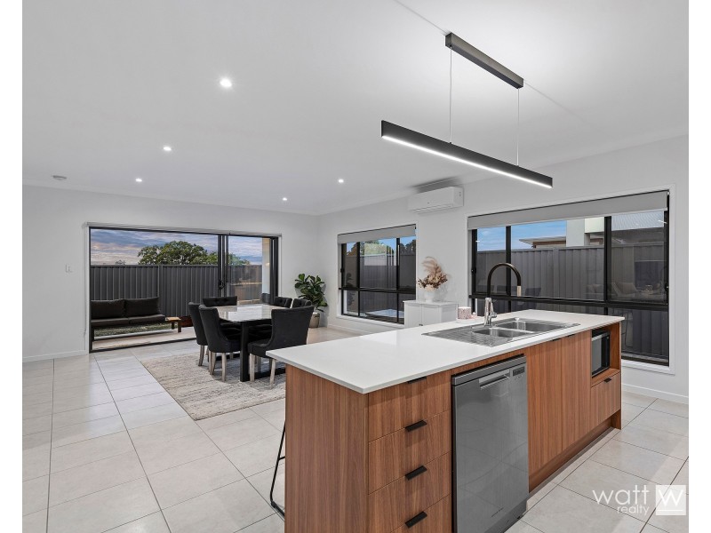 19 Executive Way, Bridgeman Downs QLD 4035
