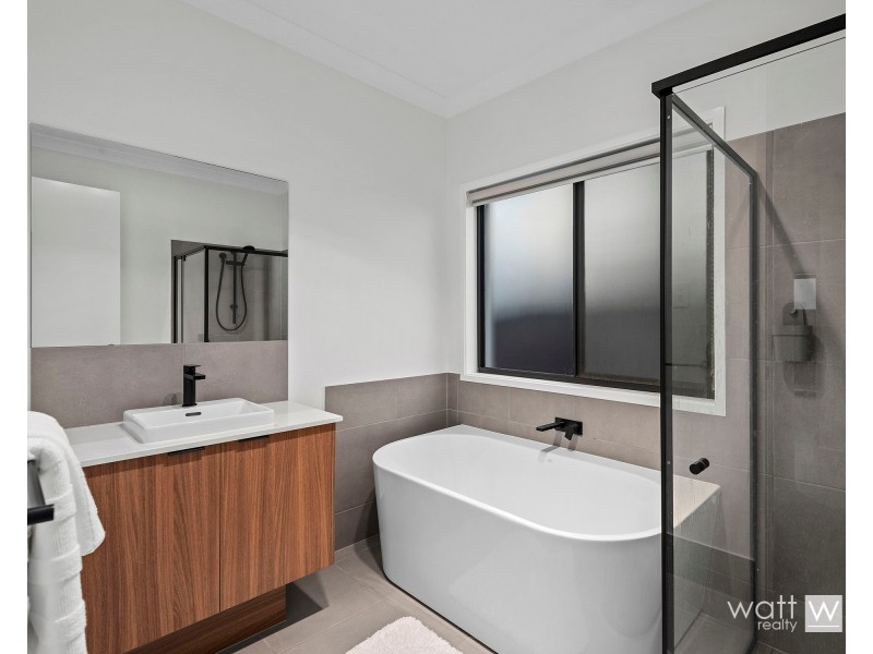 19 Executive Way, Bridgeman Downs QLD 4035