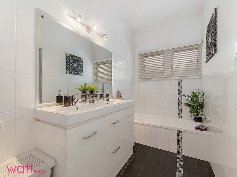 4 Floramy Street, Boondall QLD 4034