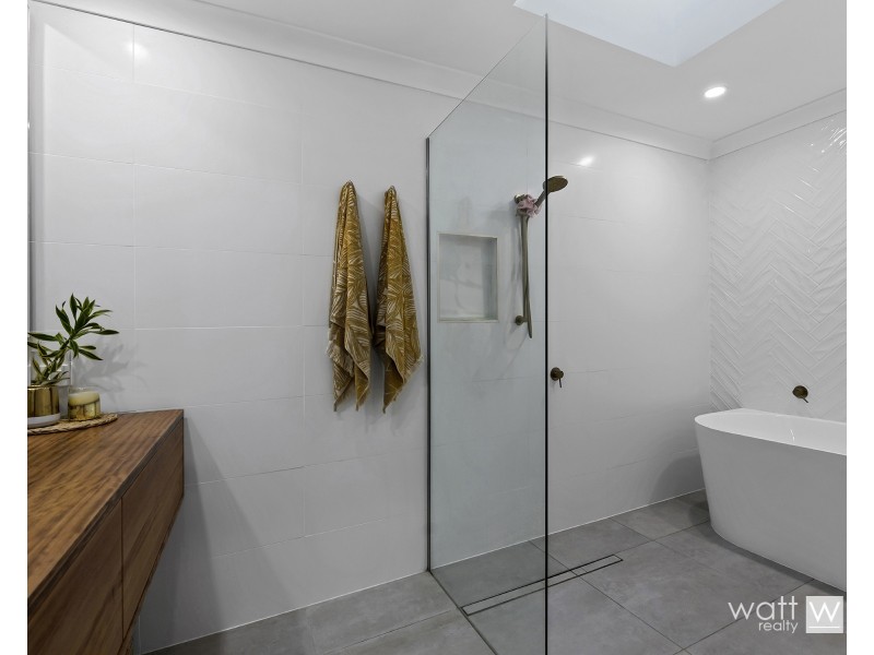 60 Chingford Street, Chermside West QLD 4032