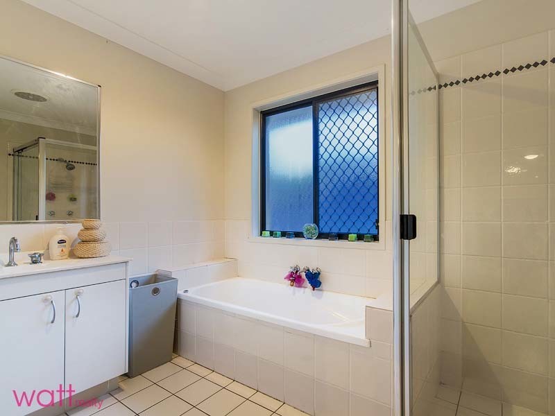 15 Middle Barten Court, Bray Park QLD 4500