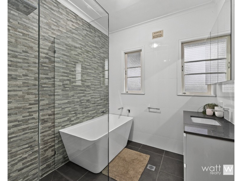 1 Roderick Street, Wavell Heights QLD 4012