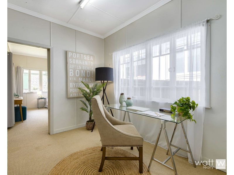 35 The Promenade, Camp Hill QLD 4152