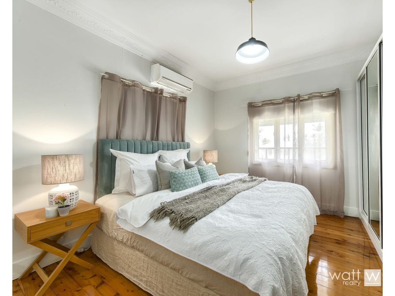 35 The Promenade, Camp Hill QLD 4152