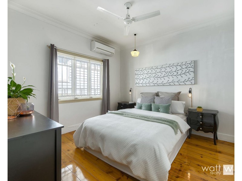 35 The Promenade, Camp Hill QLD 4152