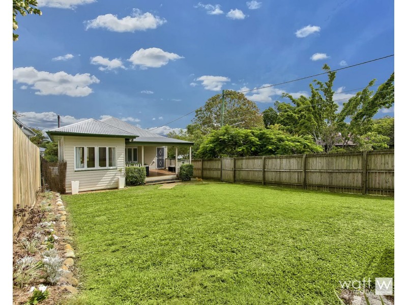 35 The Promenade, Camp Hill QLD 4152