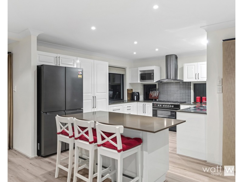 18 Petrie Crescent, Aspley QLD 4034