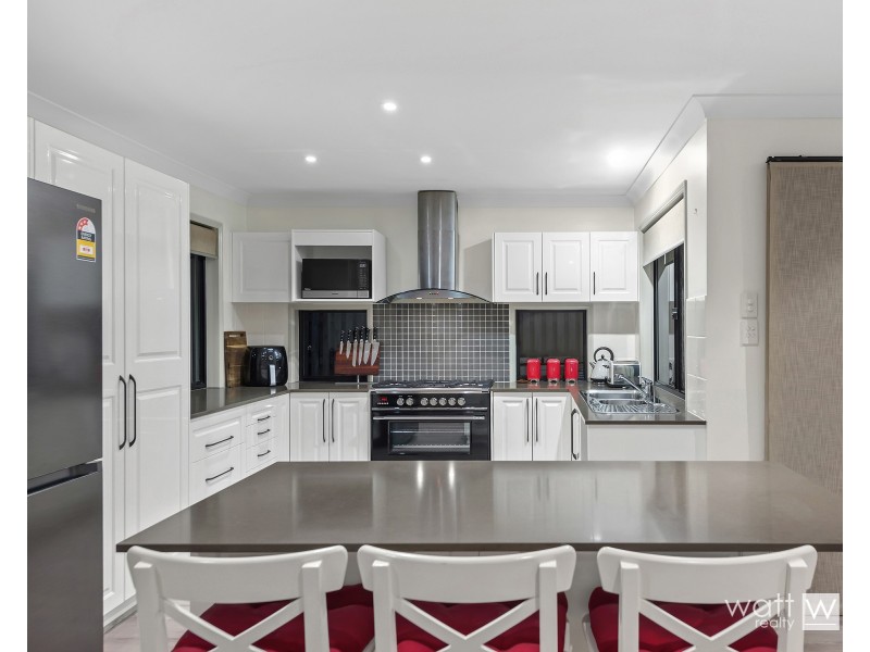 18 Petrie Crescent, Aspley QLD 4034