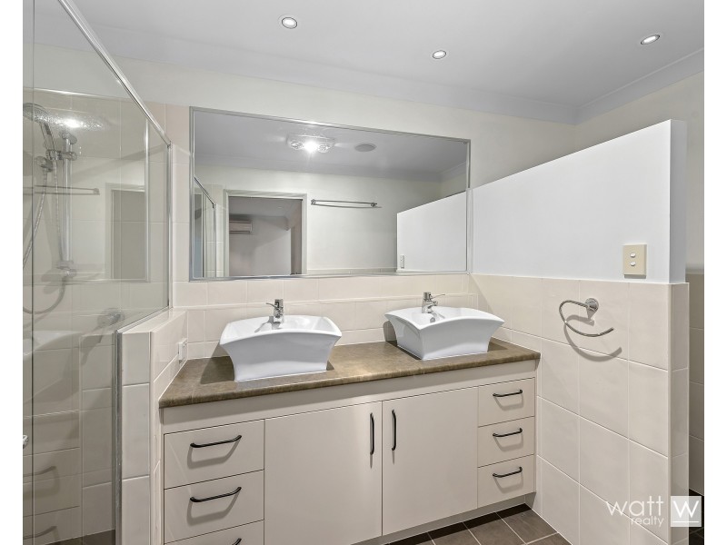 18 Petrie Crescent, Aspley QLD 4034