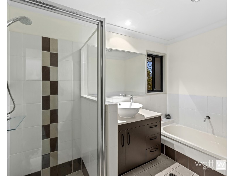 18 Petrie Crescent, Aspley QLD 4034