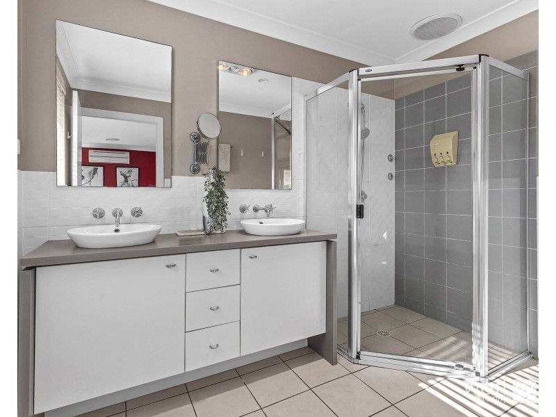 29 Somerset Drive, Carseldine QLD 4034