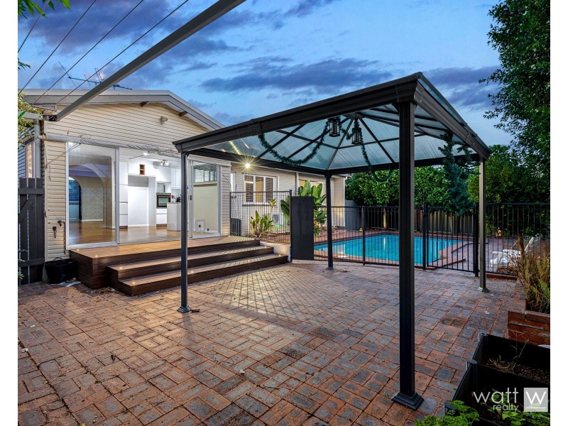 16 Cranbourne Street, Chermside West QLD 4032