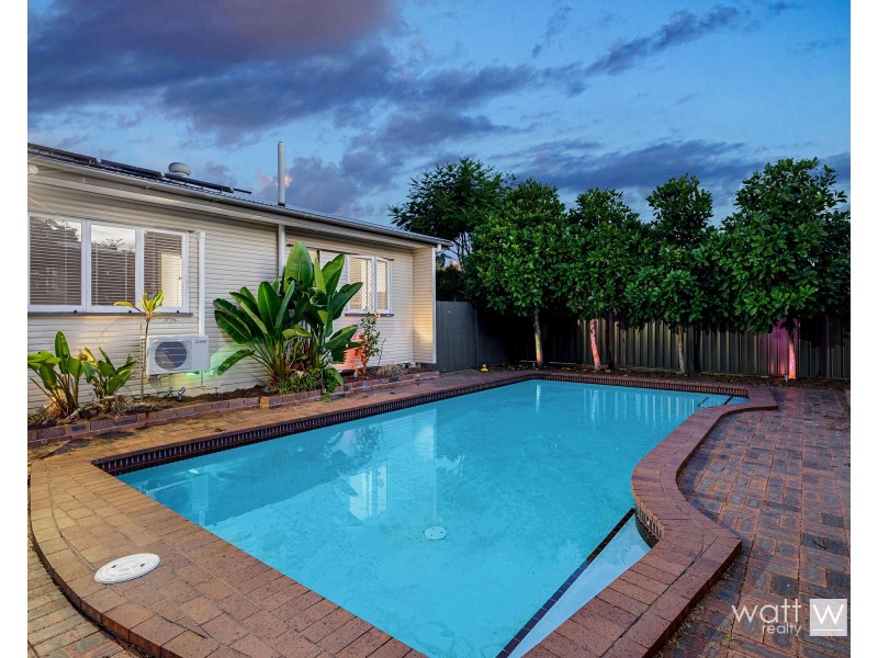 16 Cranbourne Street, Chermside West QLD 4032