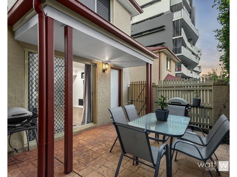 2/55 Latham Street, Chermside QLD 4032