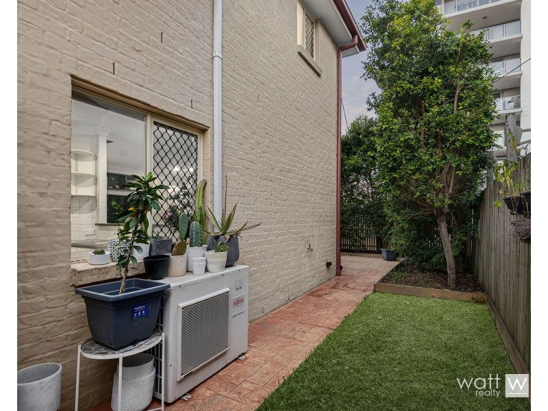 2/55 Latham Street, Chermside QLD 4032